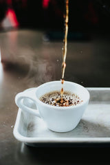 Boabe de cafea decofeinizate. Boabe de cafea prăjite natural. Boabe de cafea decofeinizate 1 kg. Origine: Brazilia. Cafea 100% Arabica din cele mai bune recolte din America de Sud.