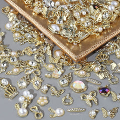 50 Stück Gold Nail Charms,Mix Styles Glitzersteine Nägel Perle Legierung Nagel Steine Blume Schmetterling Strasssteine Nägel Herz Stern Nagel Charms DIY Nail Art Zubehör Frauen Nägel Deko
