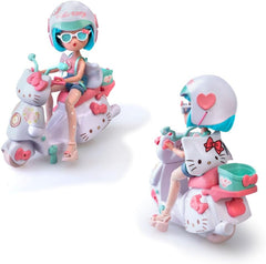 4SF - Pretty Pink Scooter, Japanische Fashion Puppe mit Motorrad, Figur von 19,5 cm mit 15 Gelenkpunkten, Inklusive Helm und Tasche, Trägt EIN Top mit Mikroschorts, Famosa (HKTF3000)