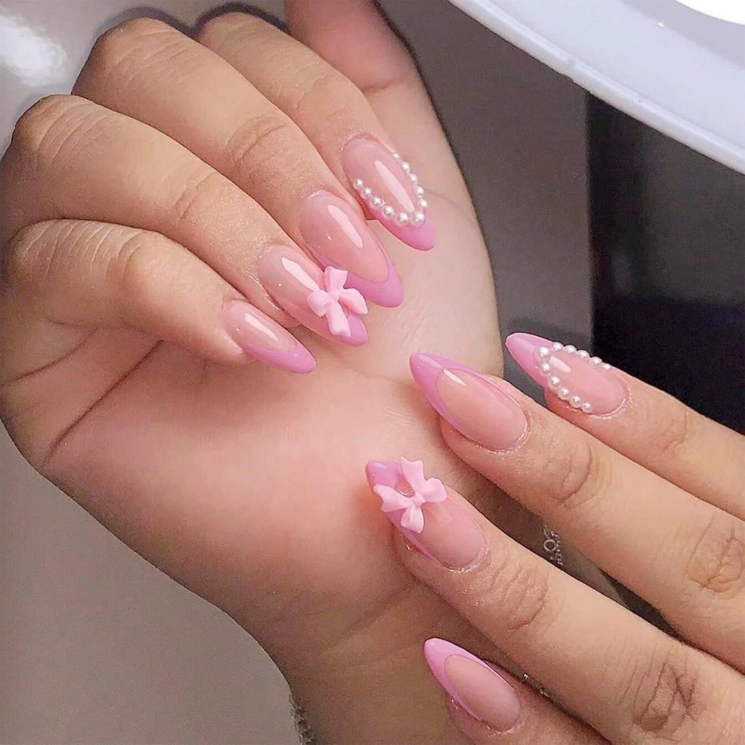 24 de bucăți de unghii franțuzești presă, albe, în formă de migdală, cu funde și perle, unghii artificiale pentru lipit, vârfuri de unghii false, unghii cu sclipici