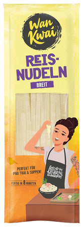 Wan Kwai széles rizstészta 250 g – Autentikus fajta Pad Thaihoz, levesekhez és sok máshoz. Vegán és gluténmentes. 8 perc alatt kész.