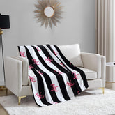Juicy Couture Cabana Plush Throw Blanket, 127.7 X 178.8 Cm, pătură de lux din microfibră de pluș pentru confort maxim și căldură confortabilă Paturi si Cuverturi Juicy Couture Negru 50 "X70"