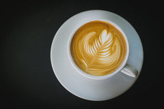 Caffe Crema E Aroma Kaffeebohnen 2kg (4x500g), Barista Kaffee schokoladig und säurearm, Espressobohnen kräftig, Bohnenkaffee mit Arabica und Robusta, feine Crema, ideal für Milchkaffee