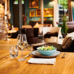 MÄSER Ramă metalică, Set de veselă modern pentru 6 persoane cu ramă de culoarea alamei, Serviciu combinat cu 24 de piese cu forme de cupe fără ramă, Gresie, Gri