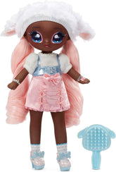 N/A! N/A! N/A! SurpriseTeens Modepuppe - Sammlerpuppe - 28 cm puha Stoffpuppe, birkák ihlette - Rózsaszín hajjal - Lila Lamb
