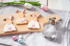 Formă de biscuiți Dr. Oetker „Iepure mare în picioare”, formă de biscuiți și fursecuri din seria „Paștele auriu” (culoare: argintiu), cantitate: 1 bucată