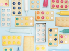 ScrapCooking – Set de tăietoare de biscuiți din lemn de cărămidă + instrumente de embosare – Formă de tăietor de biscuiți în relief din oțel inoxidabil – Accesoriu pentru matriță de copt, sablată, jucărie de construcție a torturilor – 2096