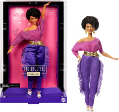 Păpușa Barbie Signature, Colecția Debbie Allen Tribute, cu bluză cu umeri goi, curea aurie și pantaloni mov cu franjuri și jambiere, JBJ24