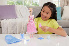 Mattel Disney-Princess-Spielzeuge, Hamupipőke-Modepuppe 2 Looks, 9 Accessoires, 2 Oberteile zum Anklipsen és 2 Röcke. 2-in-1-Geschichten inspiriert vom Disney-Film, JCR95