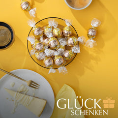 Lindt csokoládé | LINDOR túrós táska | 1 kg | 80 fehér tejcsokoládé golyó szájban olvadó sajttorta töltelékkel | Ajándék csokoládé megosztani