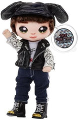 Na Na Na Surprise 2-in-1 Soft Modepuppe & Metallic Purse Glam Serie - Sammlerpuppe - Boy-Puppe mit Braunen Haaren és Mütze mit Hunde-Ohren und einer Welpen Tasche - Maxwell Dane