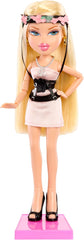 Bratz x Mean Girls Spring Fling Doll Regina – Modepuppe zum Sammeln mit 2 Outfits, Rosa Satinkleid und vom Film Inspirierten Accessoires