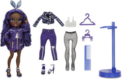 Rainbow High Modepuppe - Kristal Bailey - Indigo Puppe mit 2 Luxus-Outfits - inkl. Accessoires und Puppenständer Series 2 - Tolles Geschenk für Kinder und Sammler ab 6 Jahren