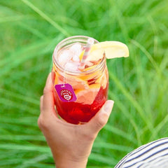 Ceai Teekanne Frio în pachet de 6 fructe, sortimente: zmeură-lămâie, coacăze-lămâie, piersică-maracuja, rubarbă-cireșe, ceai rece lămâie & piersică, câte 18 pliculețe de 2,5 g fiecare