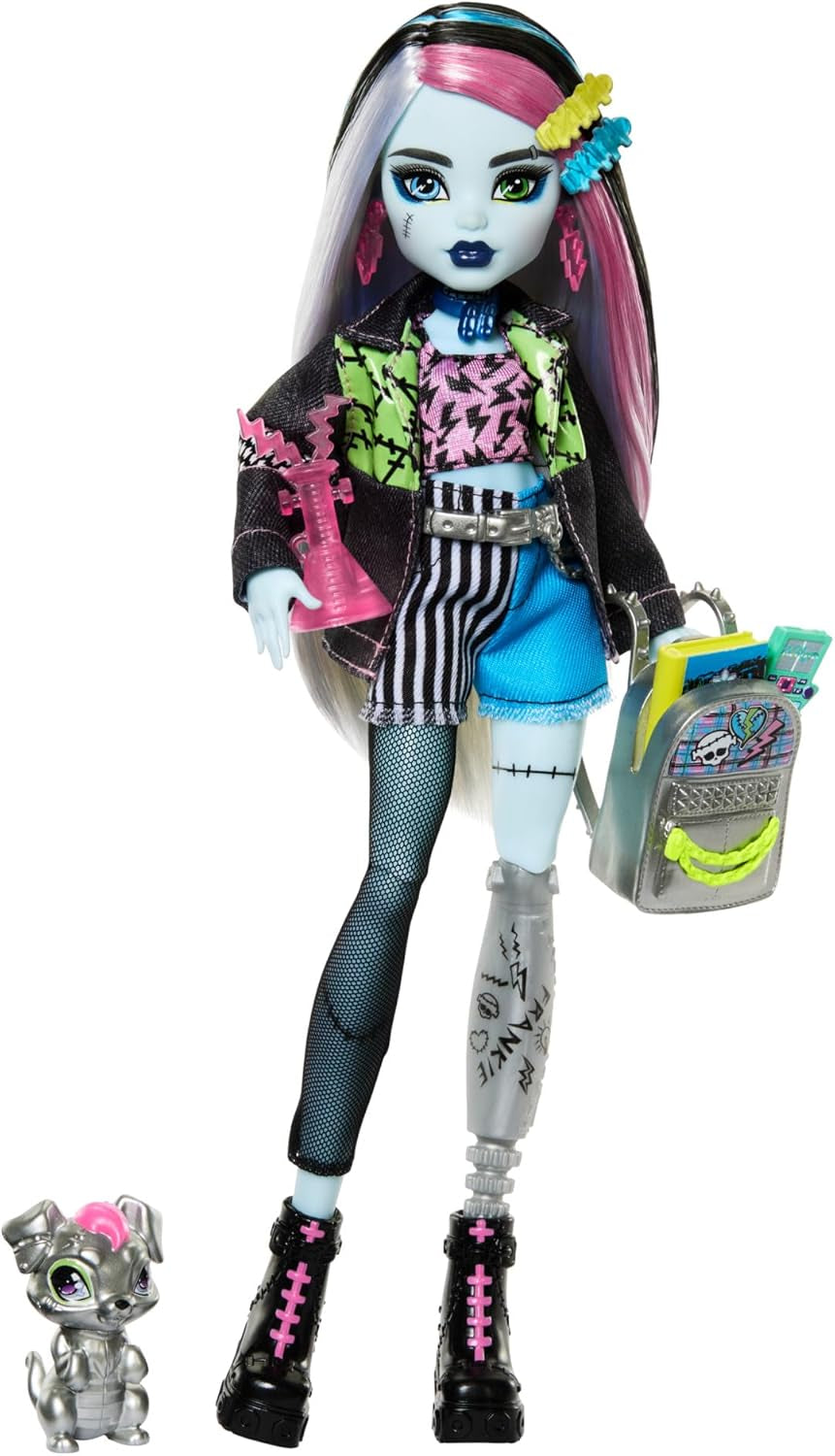 Păpușă Monster High Frankie Stone cu jachetă din denim și pantaloni scurți, include câinele Watzie și accesorii precum un rucsac, o gustare și un notebook, HXH73 Papusi Naty Shop Câine Watzie