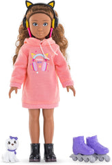 Corolle Girls dallamzene és divatkészlet, Ankleidepuppe im cool Hoodiekleid mit Hund, divatos Kopfhörer, Ohrringe und extra Inlineskates, Vanilleduft, 28cm, ab 4 év