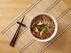 Nissin Ramen Premium - Shoyu Yuzu 10 csomag japán stílusú levegőn szárított instant tészta Yuzu szójaszósszal és szárított póréhagymával (10 x 92,7 g)