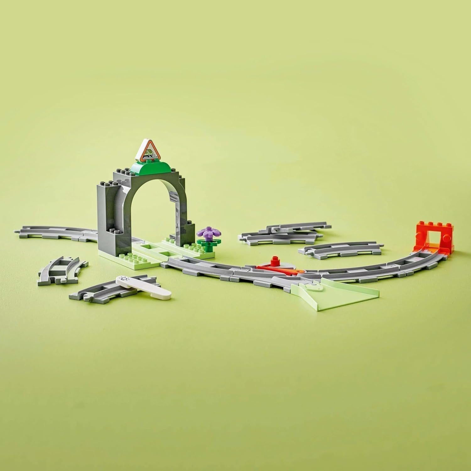 LEGO DUPLO Town Railway Tunnel And Tracks - Set de expansiune, cadou pentru copii mici, încurajează dexteritatea, set de joacă pentru fanii vehiculelor de la 2 ani, jucărie de învățare creativă 10425 Seturi de constructie Besuche den LEGO-Store