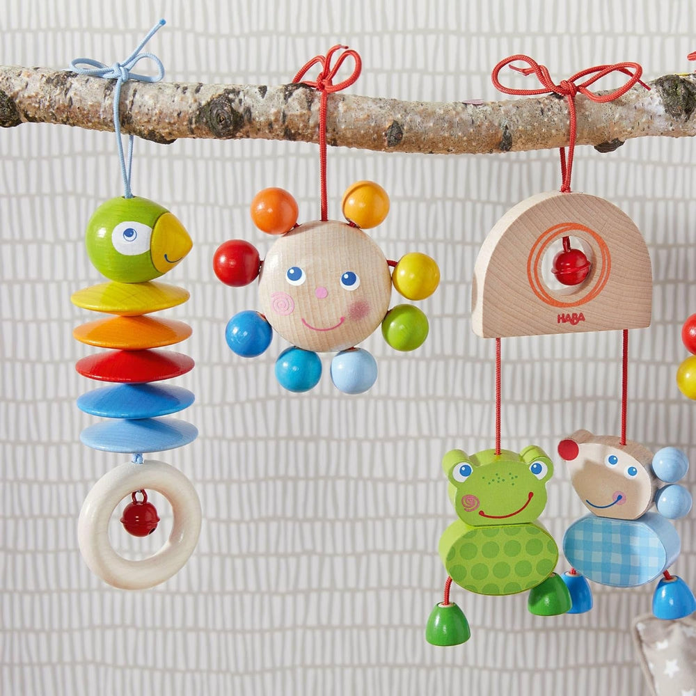 HABA 305230 - Papagal agățat, jucărie pentru copii pentru scaunul auto, antrenor de joacă, pătuț și cărucior, cu clopoțel, jucărie din lemn de la 6 luni Jucarii Bebe Naty Shop