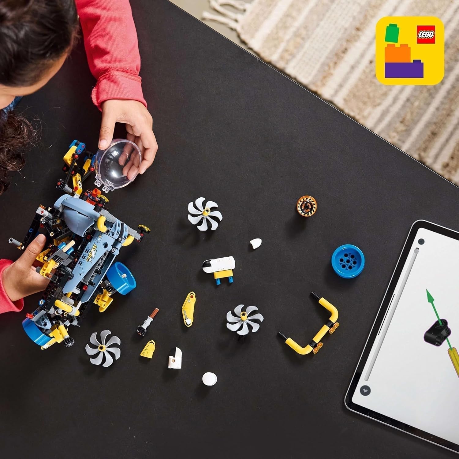 LEGO Technic mélytengeri felfedező tengeralattjáró építőjáték gyerekeknek 9 éves fiúknak és lányoknak Kreatív születésnapi ajándékötletek Építhető jármű forgó propelleres 42201 építőkészletek Besuche den LEGO-Store