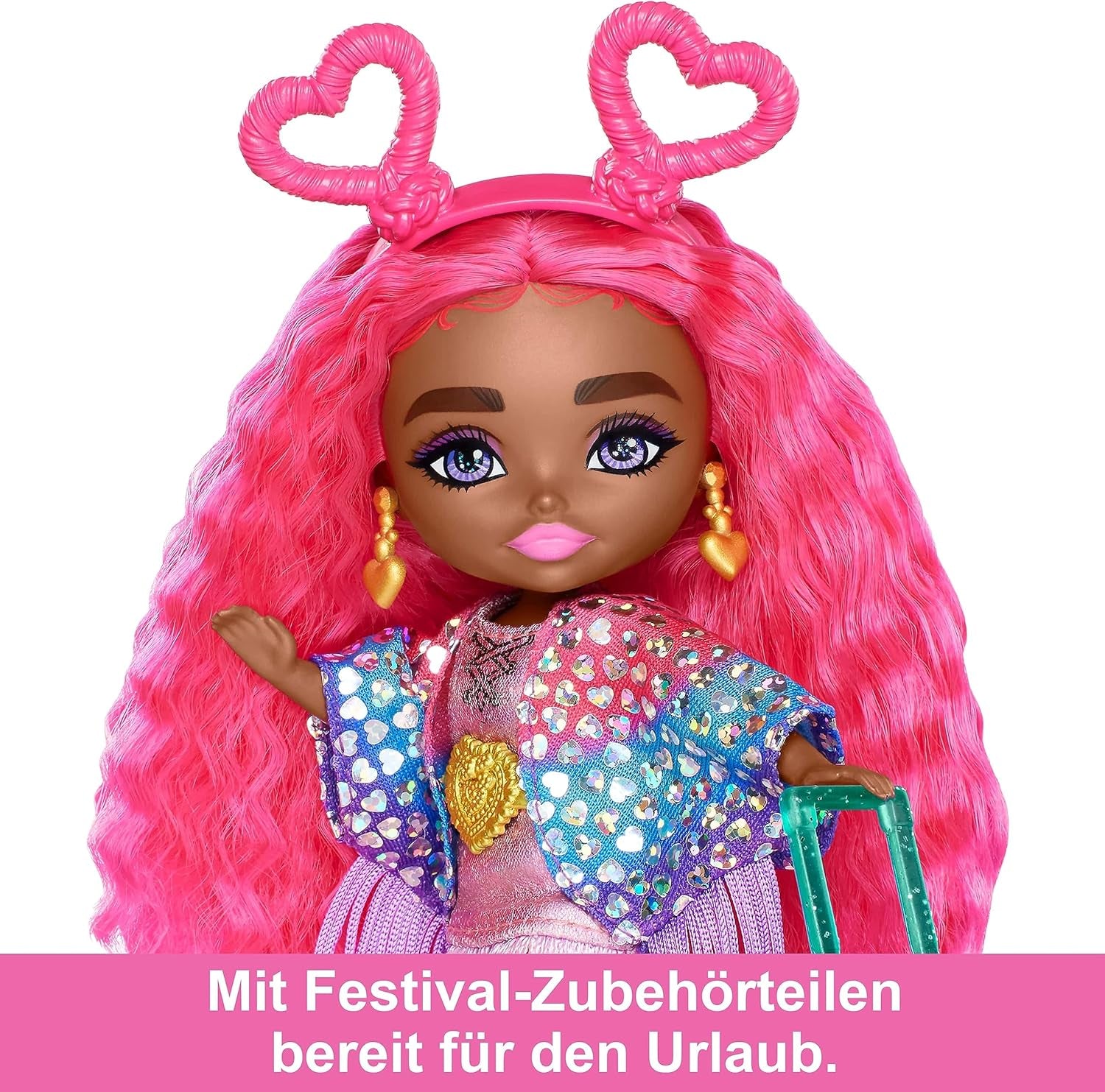 Barbie Extra Fly Reisepuppe - Mini Puppe mit Wüstenoutfit, glitzerndem Cape und Kaktus-Koffer, bewegliche Ellbogen und Knie für modebewussten Spielspaß, für Kinder ab 3 Jahren, HPB19
