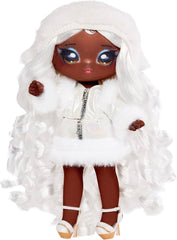 N/A! N/A! N/A! SurpriseCozy sorozat – Evie VON HOO – Schneeule Modepuppe aus softe Plüsch mit weissen Haaren, Mütze, Outfit und Flauschiger Anhäntagetasche – Tolles Geschenk für Kinder ab 5 Jahren 119357EUC