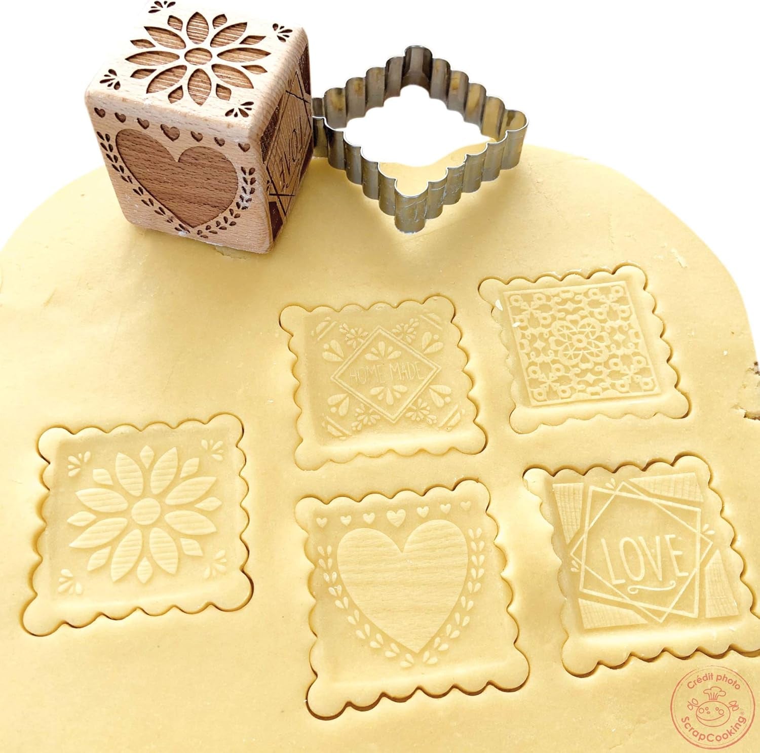 RESTURĂ DE GĂTIT 5139 Ștampilă de copt din lemn cu motive decorative, casă, cu 1 tăietor, tăietor de biscuiți și cub, decorativă, cu 5 fețe gravate în relief, decorațiune, 5139