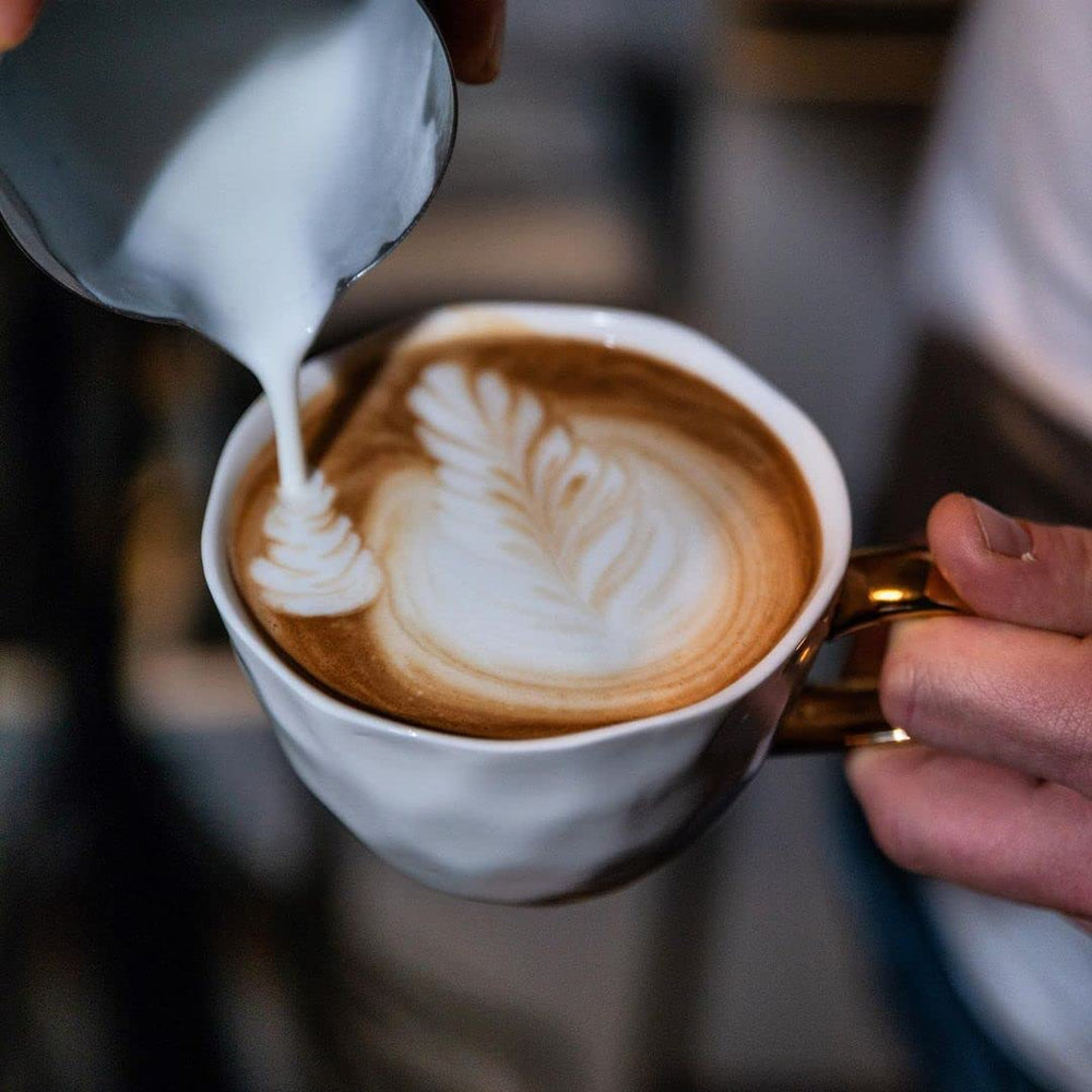 Espresso Nr. 10 de la Coffee858 - Amestec de espresso puternic și picant, format din 70% boabe Arabica din Brazilia și 30% Robusta - Ambalaj de înaltă calitate (320g) - Cadou original