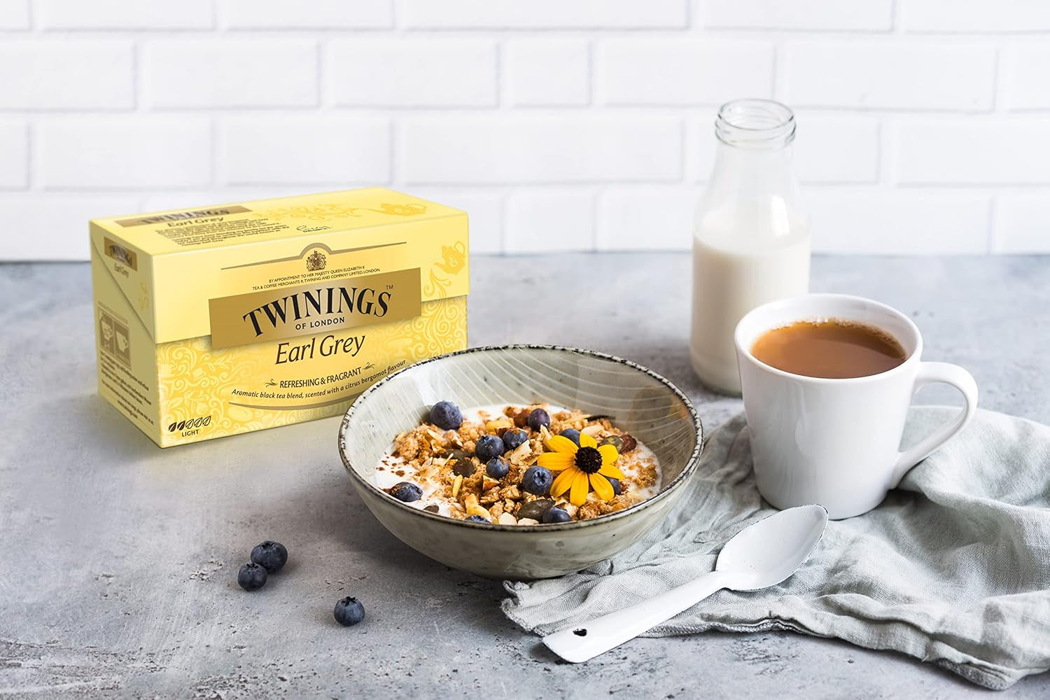 Twinings Earl Grey - Ceai negru în pliculețe, rafinat cu aromă de bergamotă - Ceai negru răcoritor din China, 25 pliculețe (50 g) (pachet cu 4)