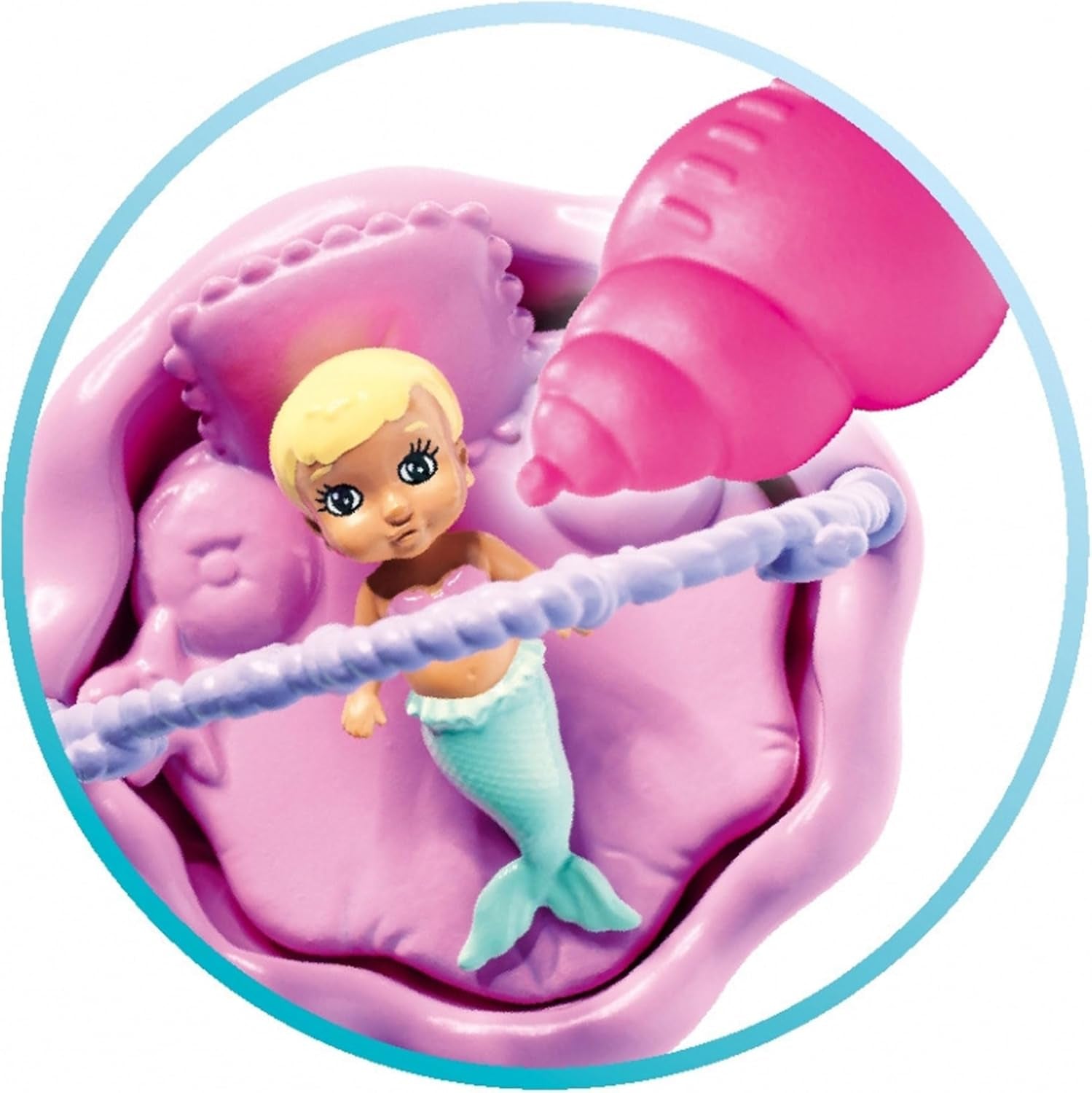 Simba 105733524 - Steffi Love Mermaid Family, Păpușă Sirenă Însărcinată cu Kevin în rolul de Sirenă, cu Pătuț pentru Bebeluși, Păpuși la Modă de 29 cm, Păpuși de Joacă, pentru Copii de la 3 Ani în sus