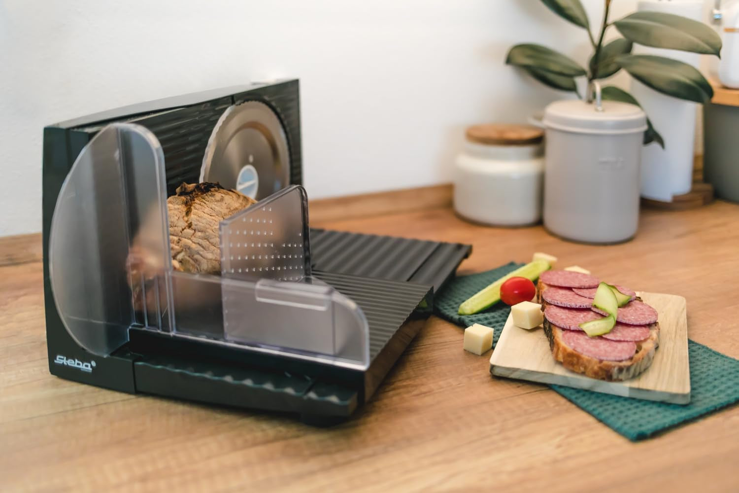 Steba multifunkcionális szeletelő, állítható vágási vastagság 17 mm-ig, kézvédelem Rasnite és Naty Shop szeletelők