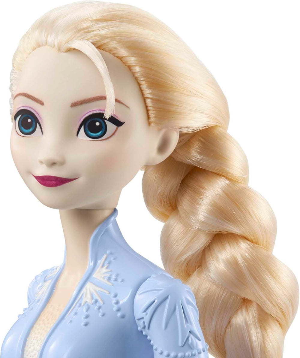 Păpușa Mattel Disney Prințesa Elsa, Păpușă Frozen în ținută de călătorie, Păr blond pieptănabil, Articulație articulată, Fustă și cizme detașabile, Cadouri Disney, Jucărie pentru vârste de 3 ani și peste, HLW48