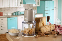 Ariete Vintage 438, Retro Elektrischer Gemüse- Und Ice-Crusher Mit 2 Geschwindigkeitsstufen, 4 Edelstahlklingen, Rutschfesten Standüßen, 600 Ml Fassungsvermögen, 400W, Beige Mama si Copilul Naty Shop