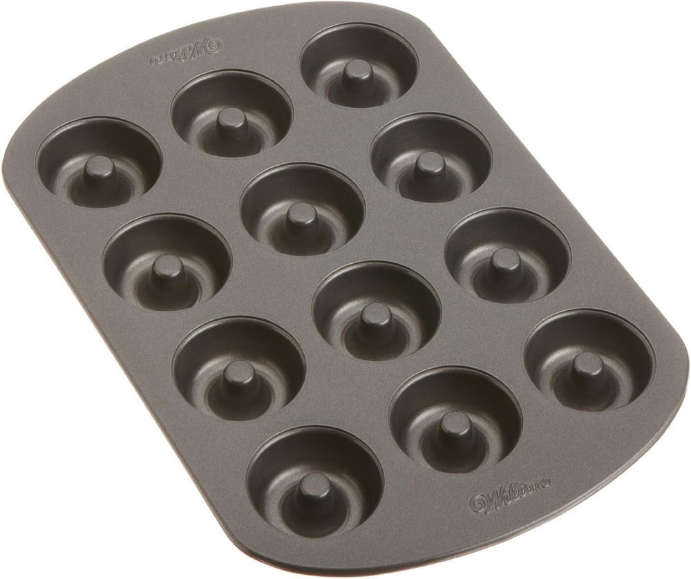 Wilton Donut-Backform Mit 12 Mulden Donutform, Hochwertige Donut Backform Mit Antihaftbeschichtung Für 12 Mini-Donuts, Spülmaschinenfest Formák és tálcák sütéshez Naty Shop Medium