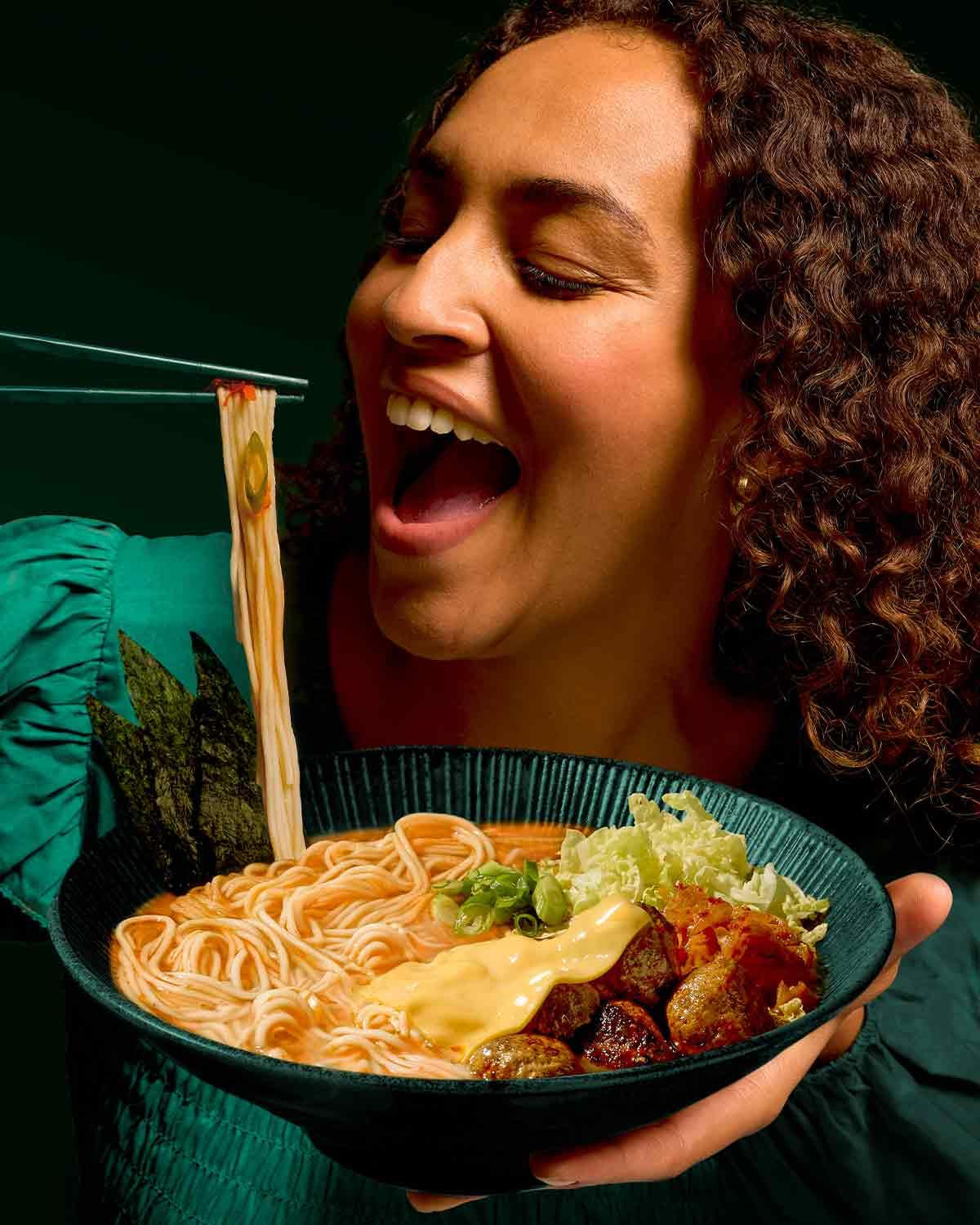 LEE KUM KEE Ramen tészta – finom és finom textúrájú ázsiai ramen, a ramen levesek és wok ételek klasszikusa, félszáraz tészta, csomagonként két adag, 6 x 180 g-os gyűjtőcsomag