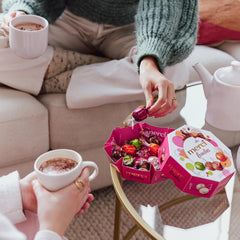 merci lovelies Krémes – 1 x 185g – Doboz praliné 4 töltött csokoládékülönlegességgel – Csokoládégolyók megosztásra és ajándékozásra