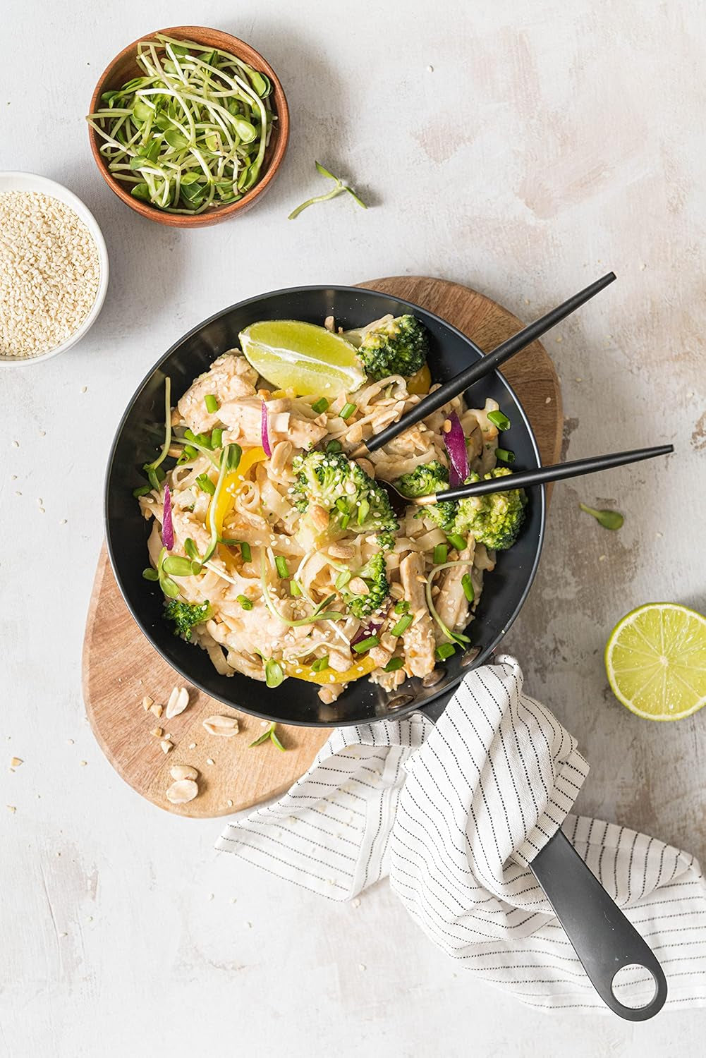 Fettuccine Konjac Noodles Bio Shirataki diétás étel - 300g, alacsony szénhidráttartalmú, cukormentes, keto, vegán, alacsony kalóriatartalmú, glutén- és tojásmentes, Konjac lisztből készült