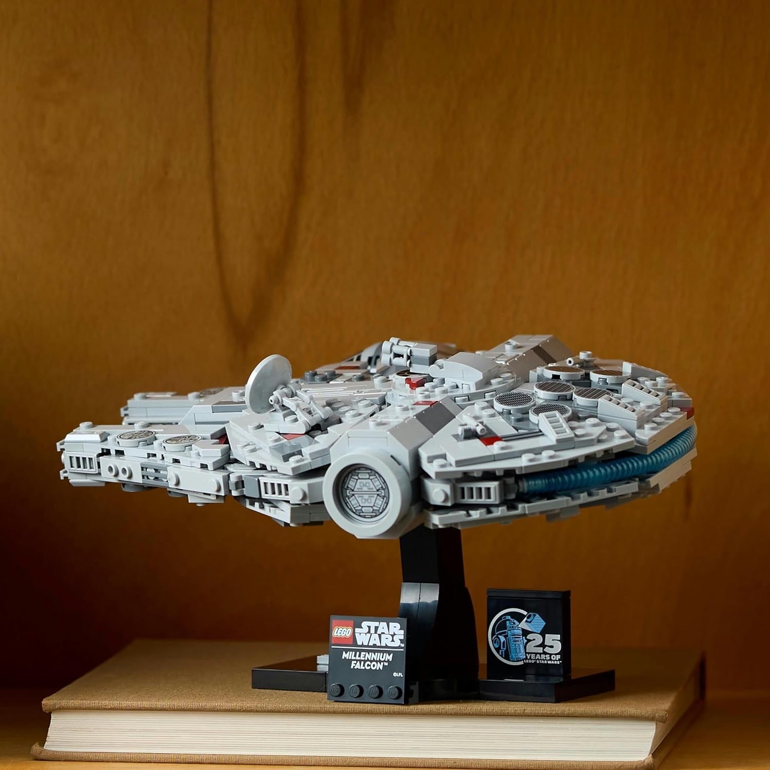 LEGO Star Wars Millennium Falcon 25. évfordulós készlet felnőtteknek építhető hajó Új remény, gyűjthető űrhajó modellkészlet Ajándékok férfiaknak Női 75375 Építőkészletek Besuche den LEGO-Store