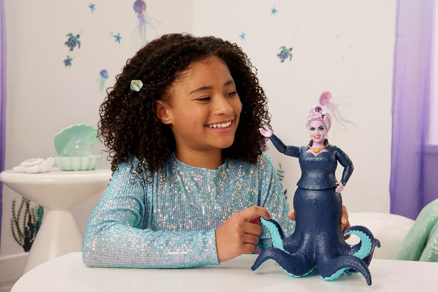 Mattel DISNEY Ariel, sellő - Ursula csápokkal, levehető nyaklánccal és levendula frizurával a végtelen fodrászat kedvéért, 3 éves és annál idősebb gyermekek számára, HLX12 Naty Shop Dolls