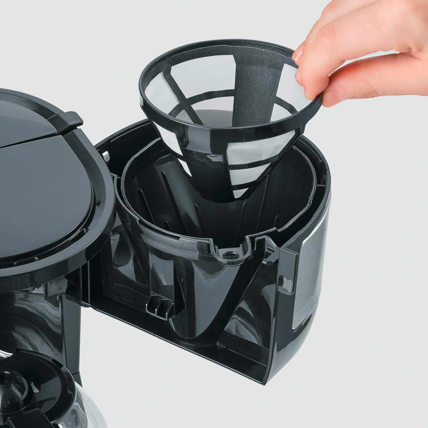 Espressor compact SEVERIN, cafea aromată cu aparatul de cafea pentru până la 4 cești, espressor cu filtru și filtru oscilant permanent, oțel inoxidabil/negru, KA 4808