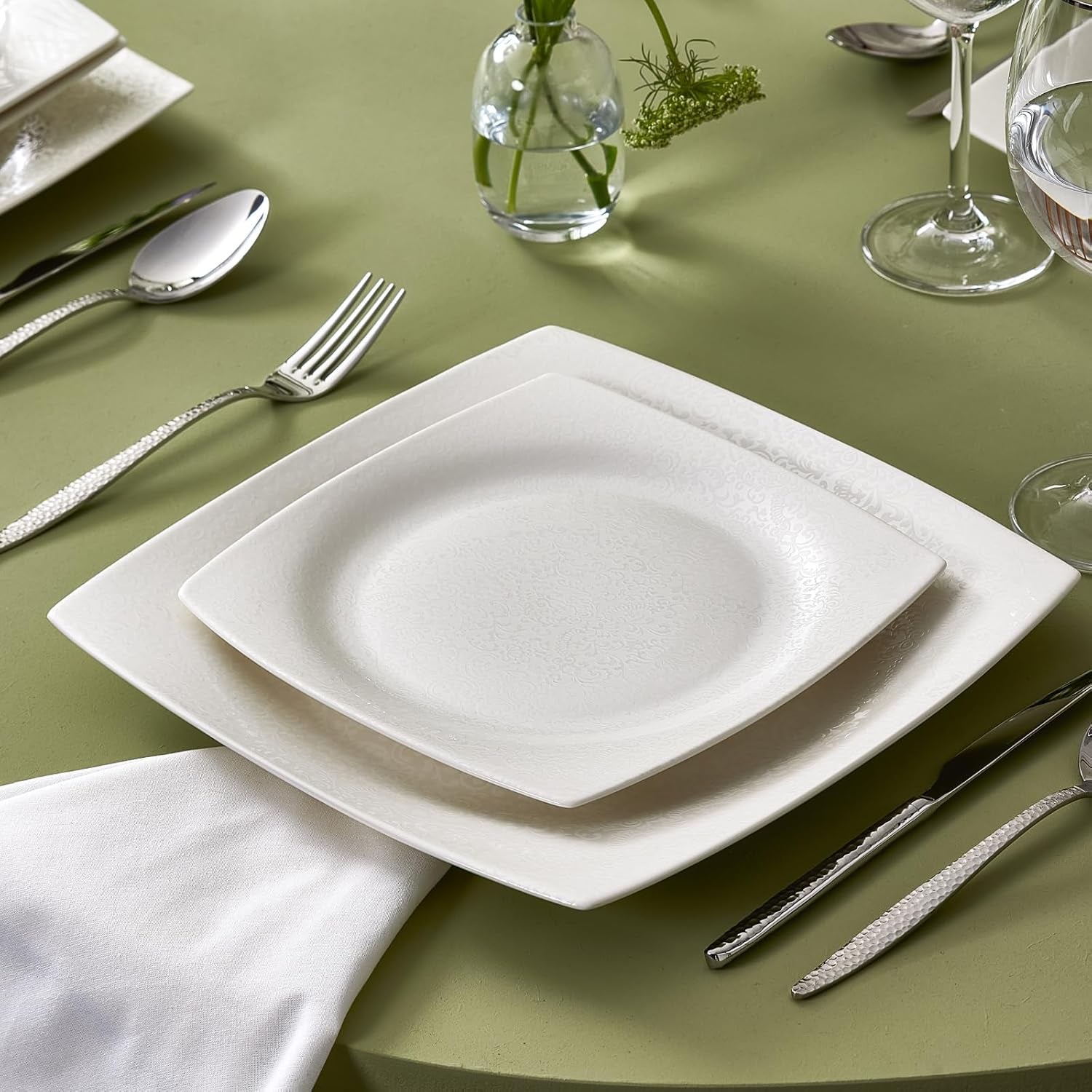 Set de veselă Karaca New Flava din porțelan, format din 24 de piese, pentru 6 persoane, alb, elegant și durabil, se poate spăla în mașina de spălat vase, perfect pentru uz zilnic și ocazii speciale