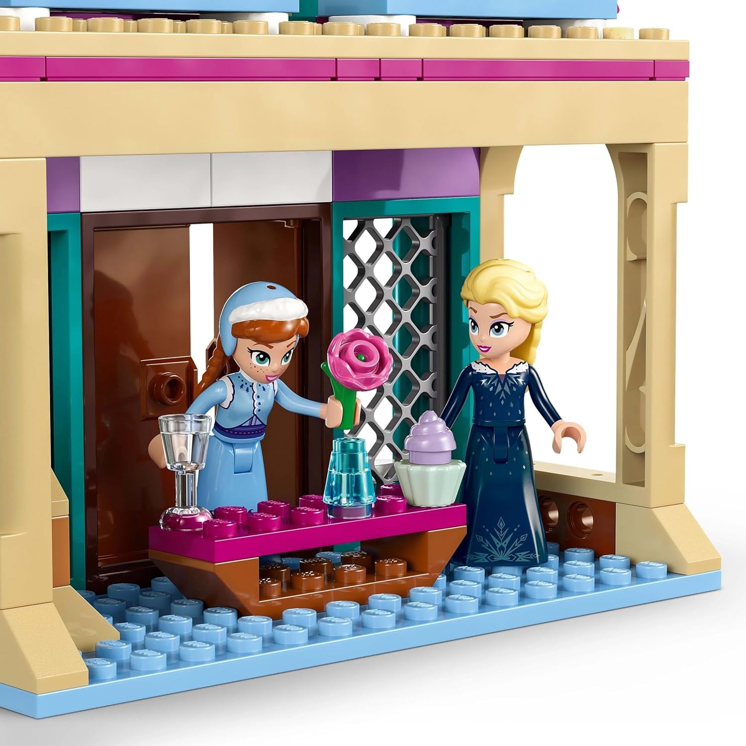 LEGO Ç€ Disney Frozen Arendelle kastély, hercegnős játék ELSA-val, Anna és Olaf mini babák és egy pingvinfigura, fantáziajátékkészlet, ajándék 5 éves lányoknak 43265 építőkészlet Besuche den LEGO-Store