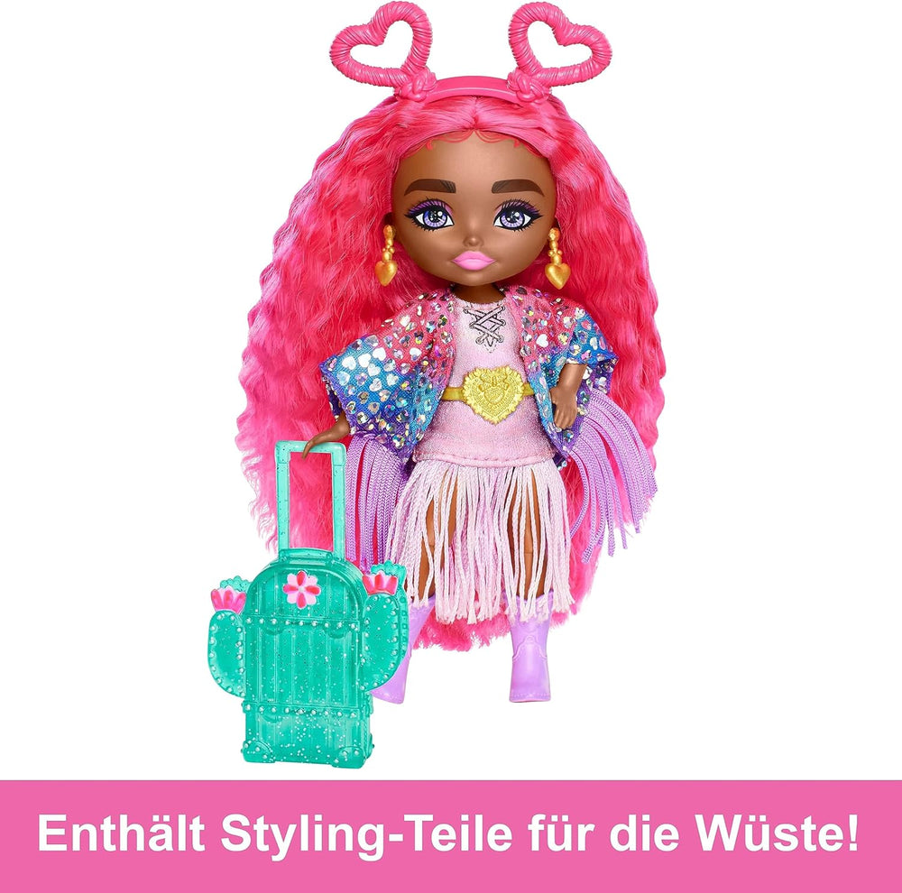 Barbie Extra Fly Reisepuppe - Mini Puppe mit Wüstenoutfit, glitzerndem Cape und Kaktus-Koffer, bewegliche Ellbogen und Knie für modebewussten Spielspaß, für Kinder ab 3 Jahren, HPB19