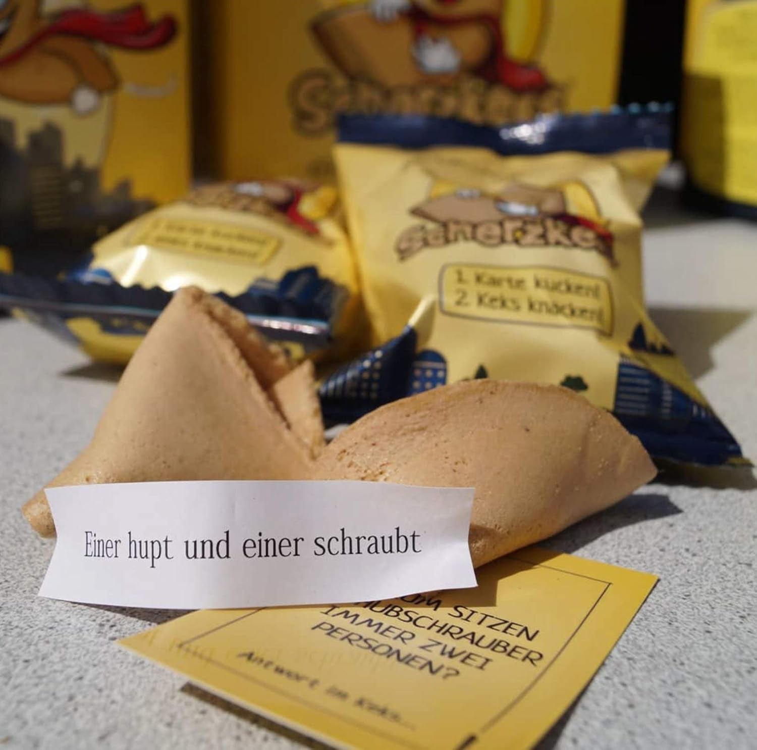 Cutie cu 20 de fursecuri cu ghinion | 20 de fursecuri cu o glumă, întrebare și răspuns într-un fursec cu ghinion, idee de cadou amuzant fabricat în Germania, pentru zile de naștere, petreceri de burlăcițe, sărbători în familie, Crăciun, Revelion