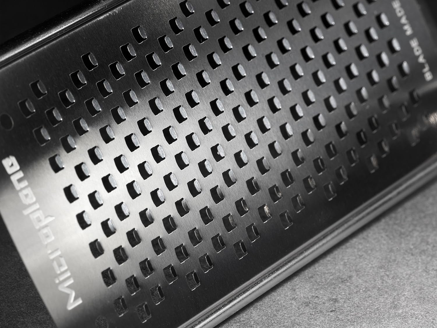 Răzătoare de bucătărie Microplane grosieră pentru brânză, morcov, ghimbir, nucă de cocos și hrean - Made in USA Naty Shop