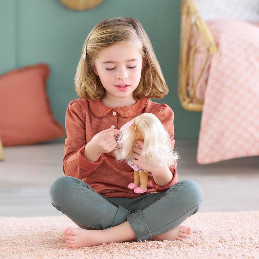 Les Trends Corolline Rosy Miniwelt készlet, Vollvinylpuppe mit langem Haar, Bürste, extra outfit Geschenkboxban, 4 Teile, Vanilleduft, 20 cm, kb 3 Jahren