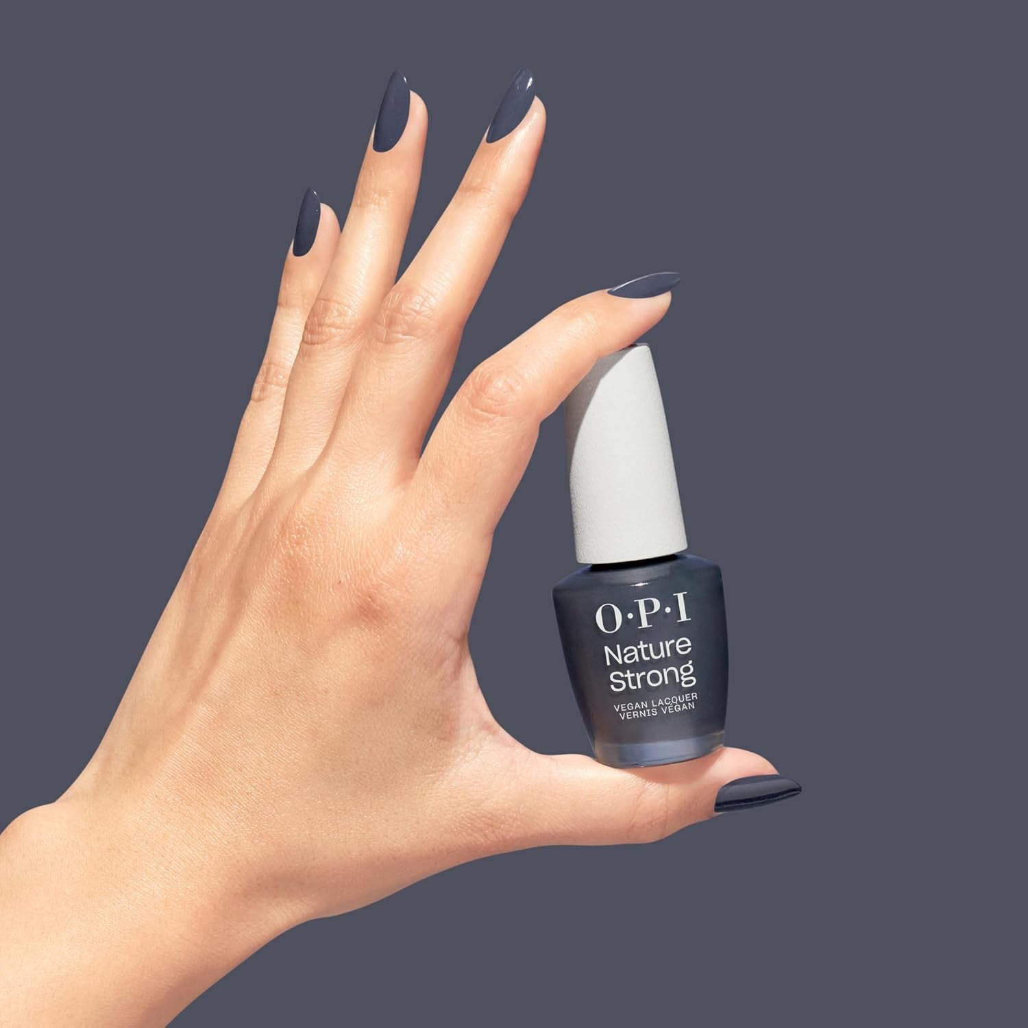 OPI Nature Strong White, Grey és Black Shades - hosszantartó körömlakk innovatív, természetes összetevőket tartalmazó vegán formulával - a fényes körmökért