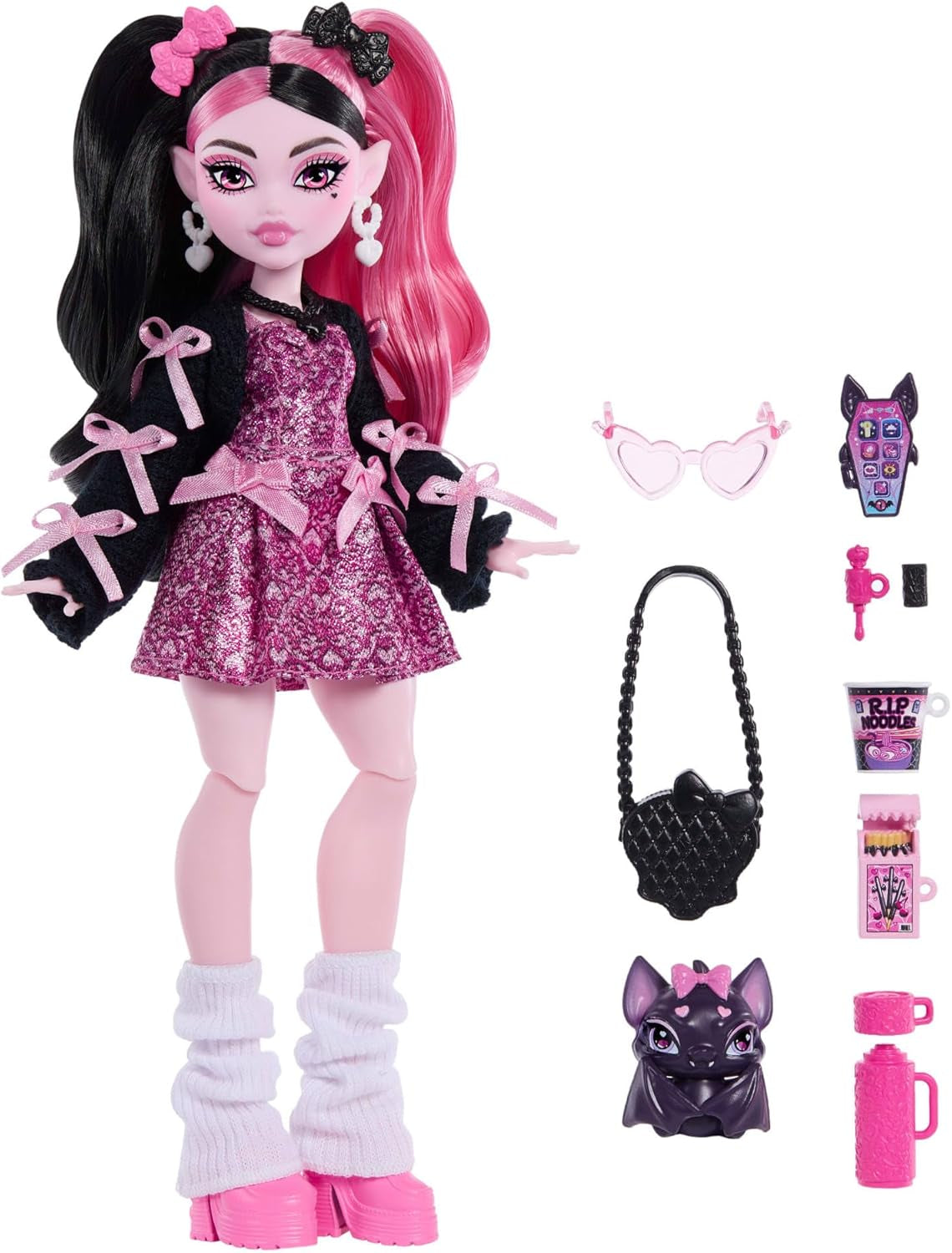 Monster High-Puppe, Draculaura mit rosa Kleid mit Schleifen und schwarzer Strickjacke, mit Fledermaus Count Fabulous und 7 Zubehörteilen wie Ramen, Lippenstift und Tasche, JHK29