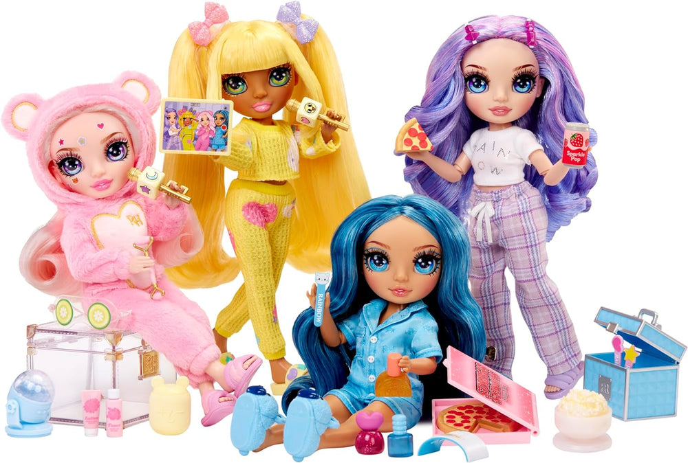 Rainbow High Junior High PJ Party - Bella (Pink) - 22 cm Puppe mit weichem Einteiler, Hausschuhen und Spielzubehör - Kinderspielzeug - Ideal für 4-12 Jahre