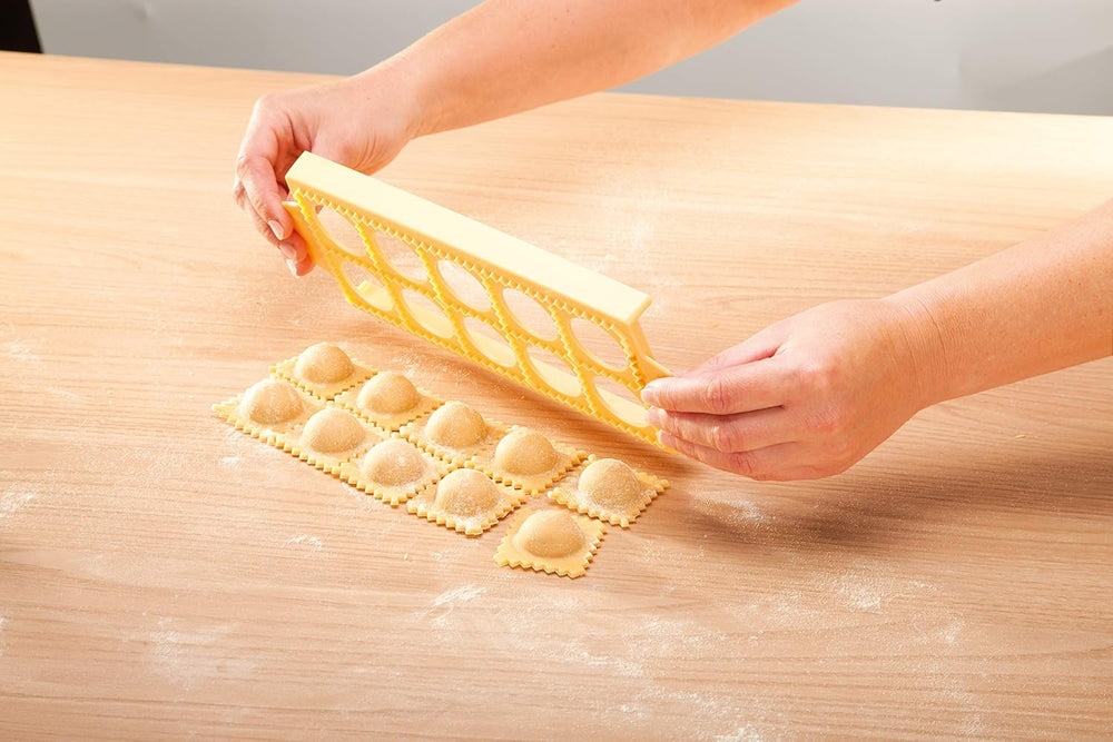 Formă Tescoma pentru ravioli rotunde, suport pentru 10 bucăți.